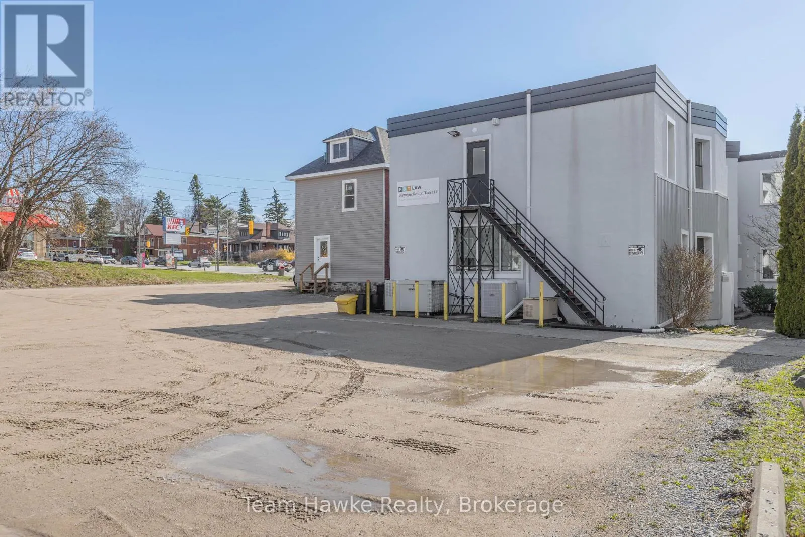2E - 361 KING STREET, #2E