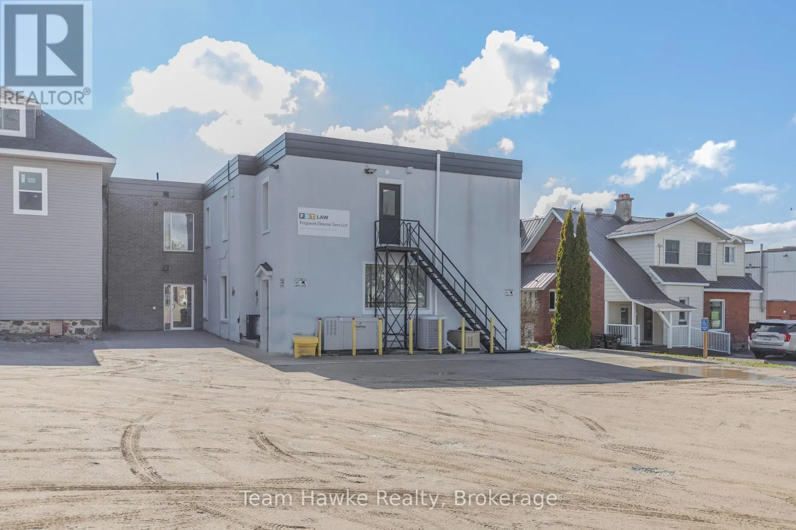 2E - 361 KING STREET, #2E