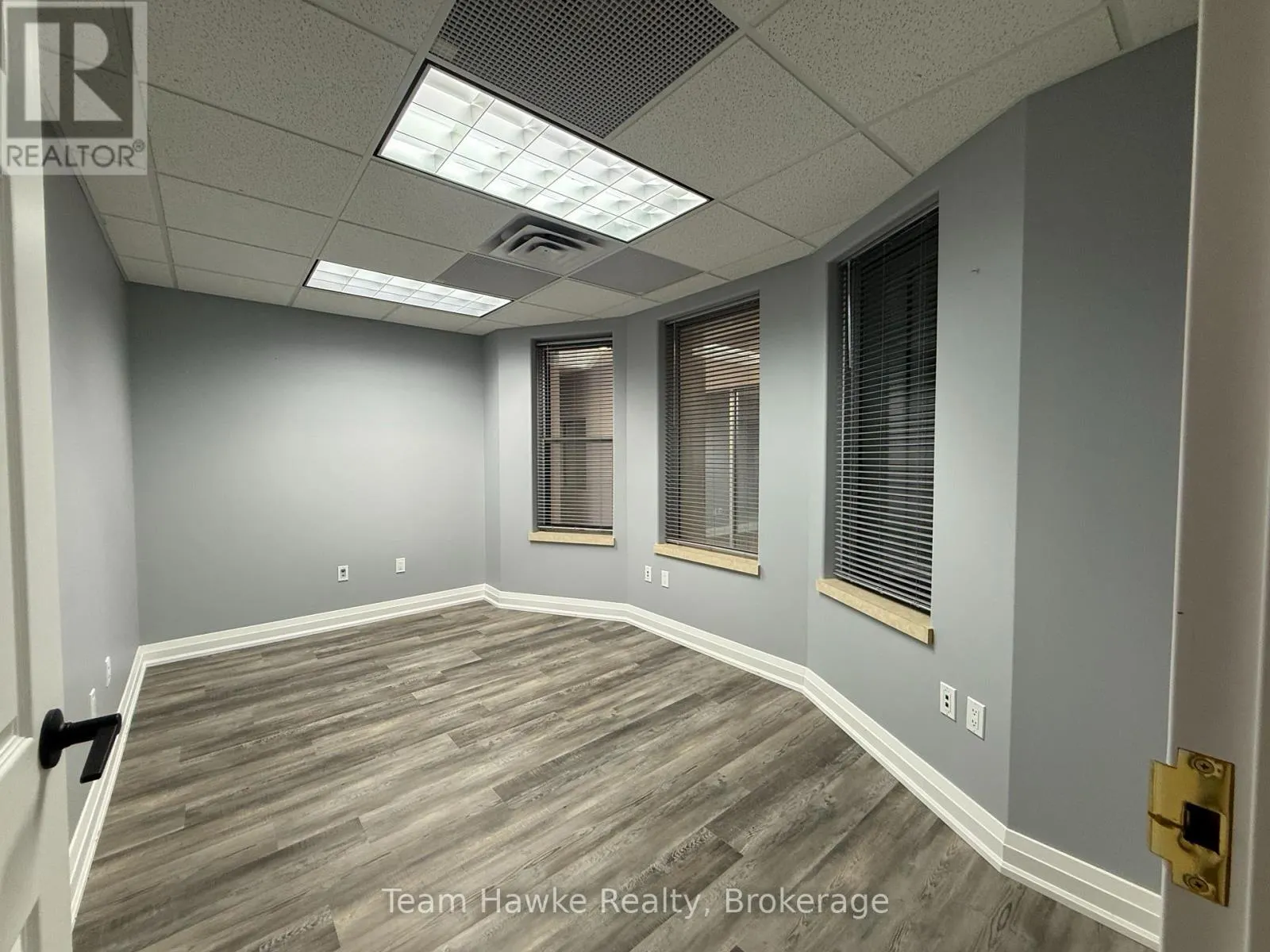 2E - 361 KING STREET, #2E