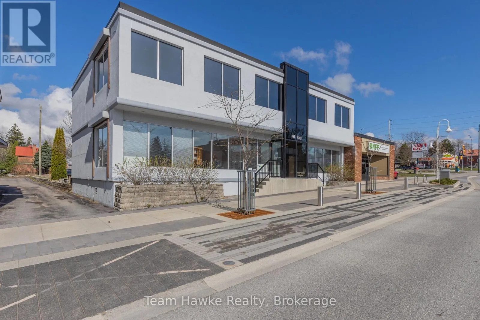 2E - 361 KING STREET, #2E
