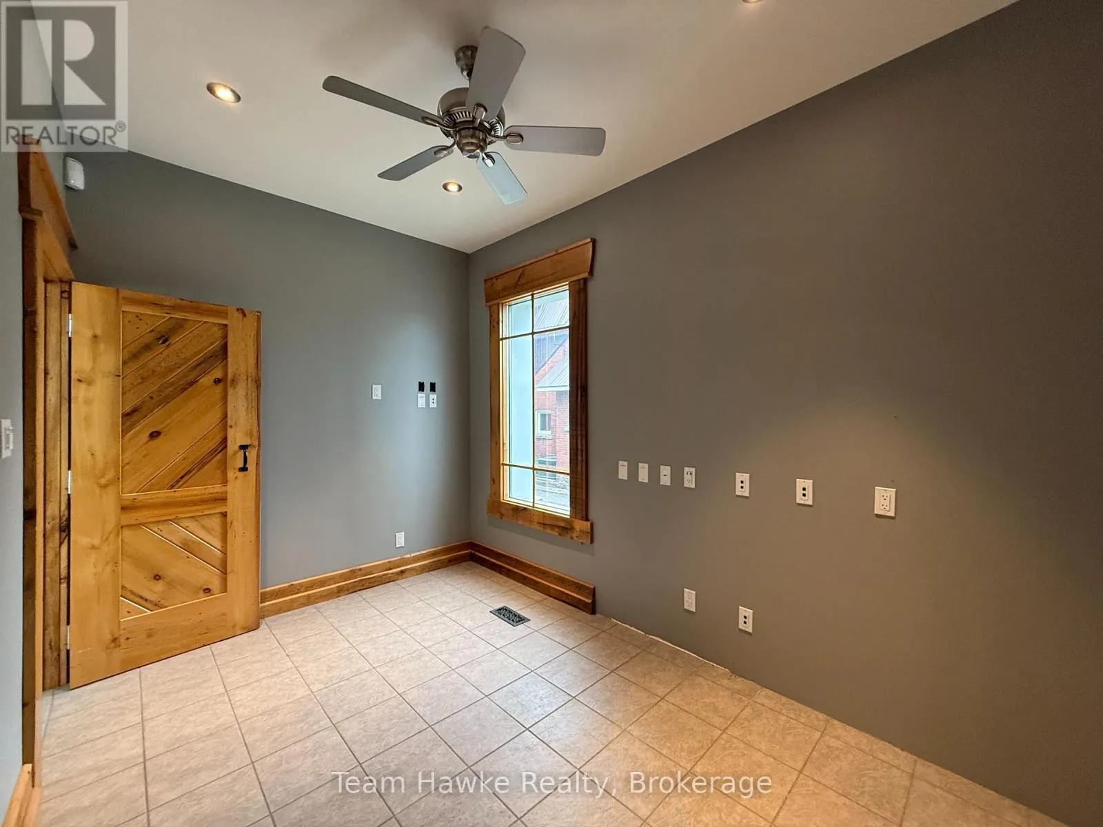 1E - 361 KING STREET, #1E