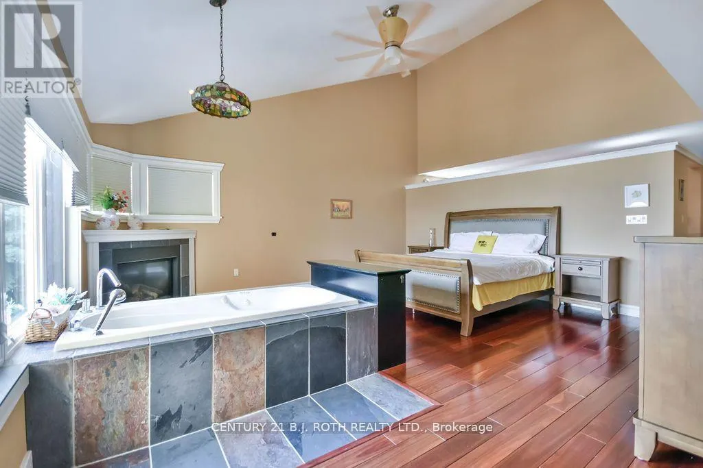 73 LAKESHORE ROAD W