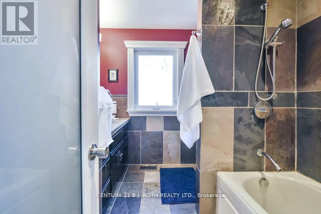 73 LAKESHORE ROAD W
