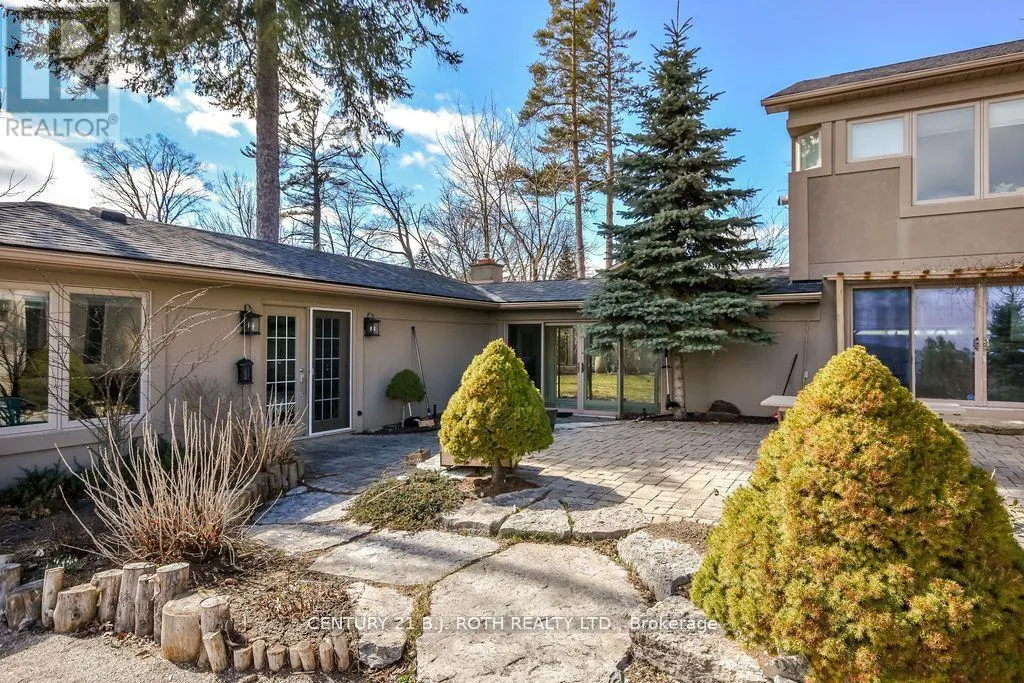 73 LAKESHORE ROAD W