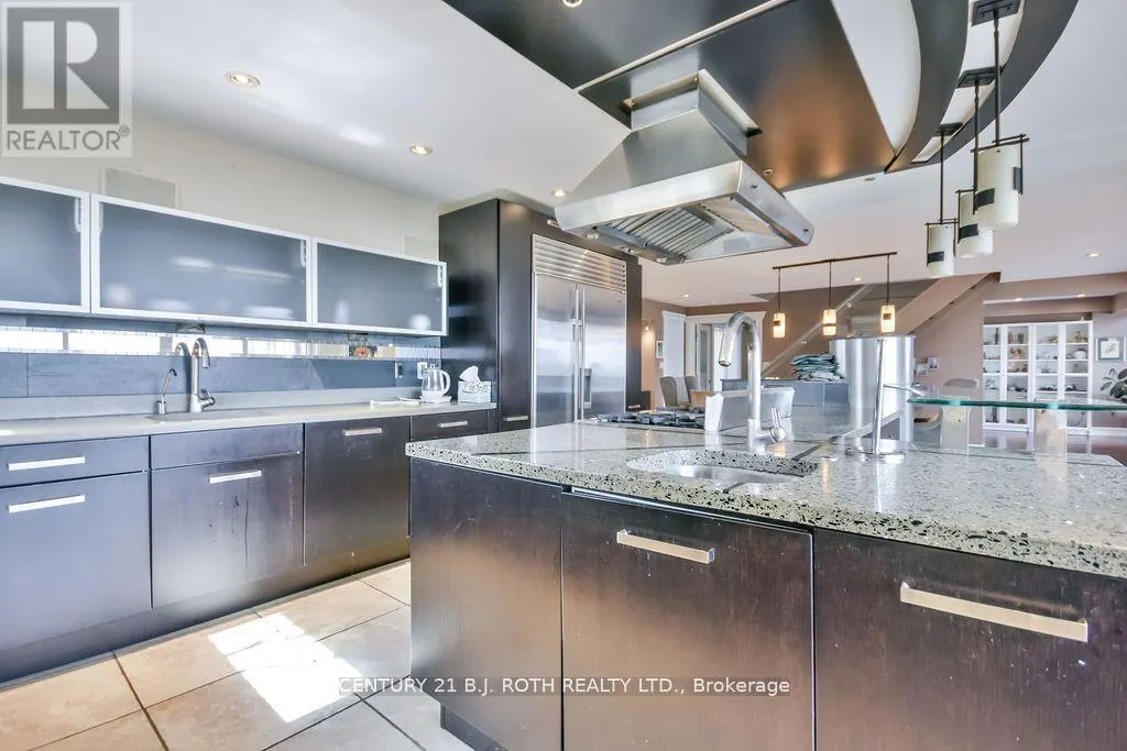 73 LAKESHORE ROAD W