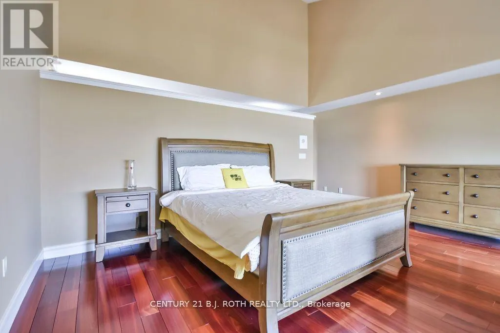 73 LAKESHORE ROAD W