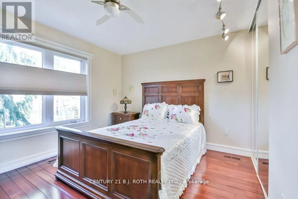 73 LAKESHORE ROAD W