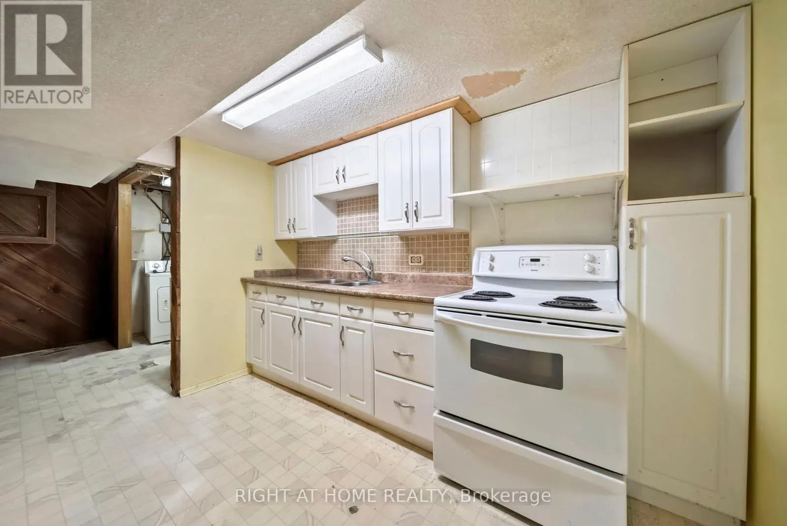 392 BAYVIEW PARKWAY