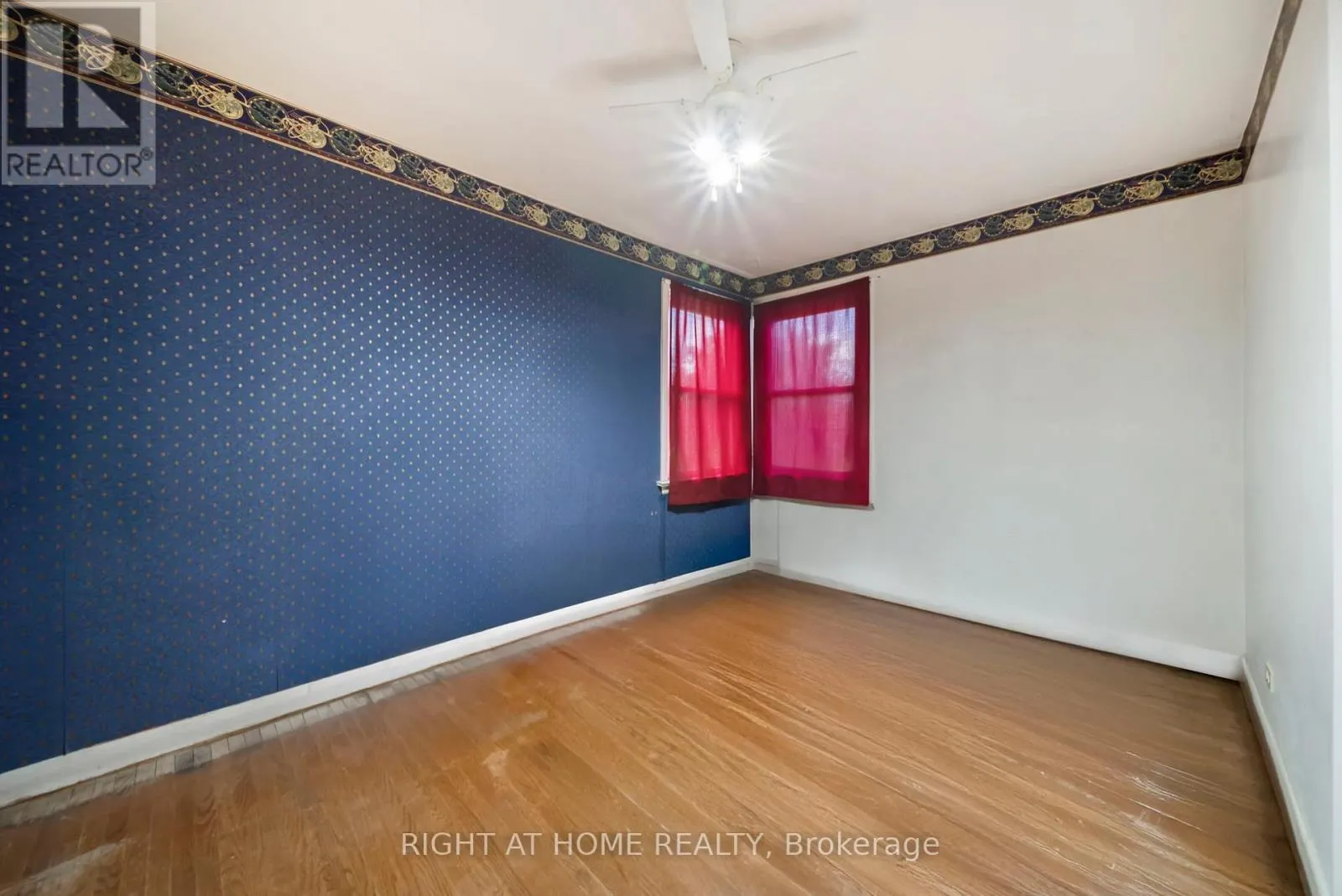 392 BAYVIEW PARKWAY