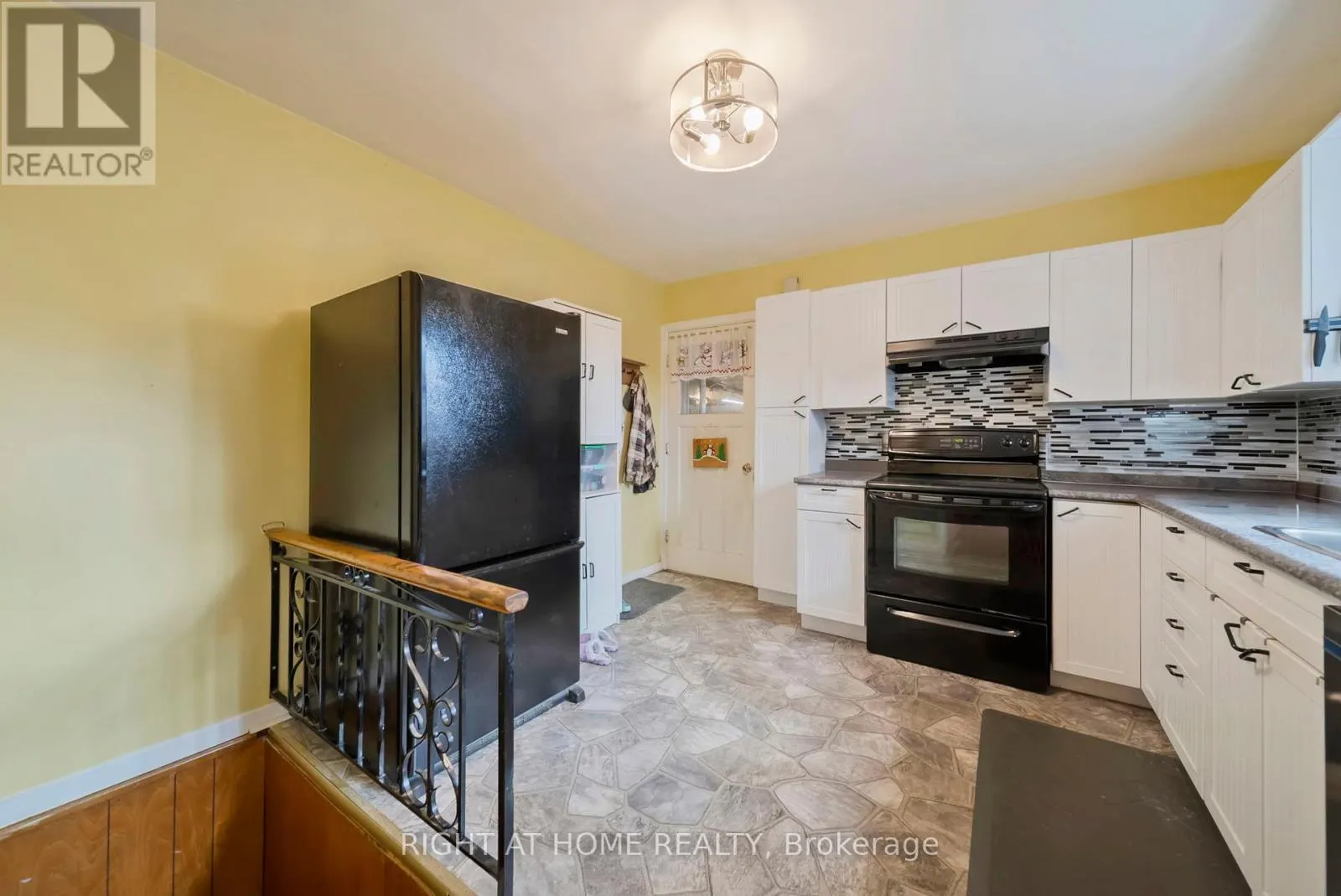392 BAYVIEW PARKWAY