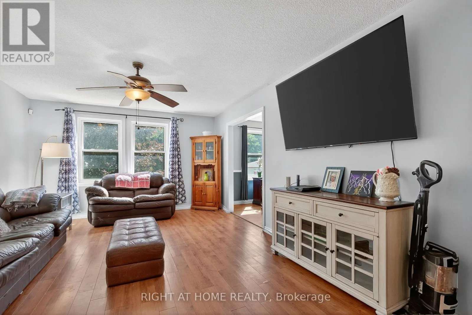 813 BIRCHWOOD DRIVE