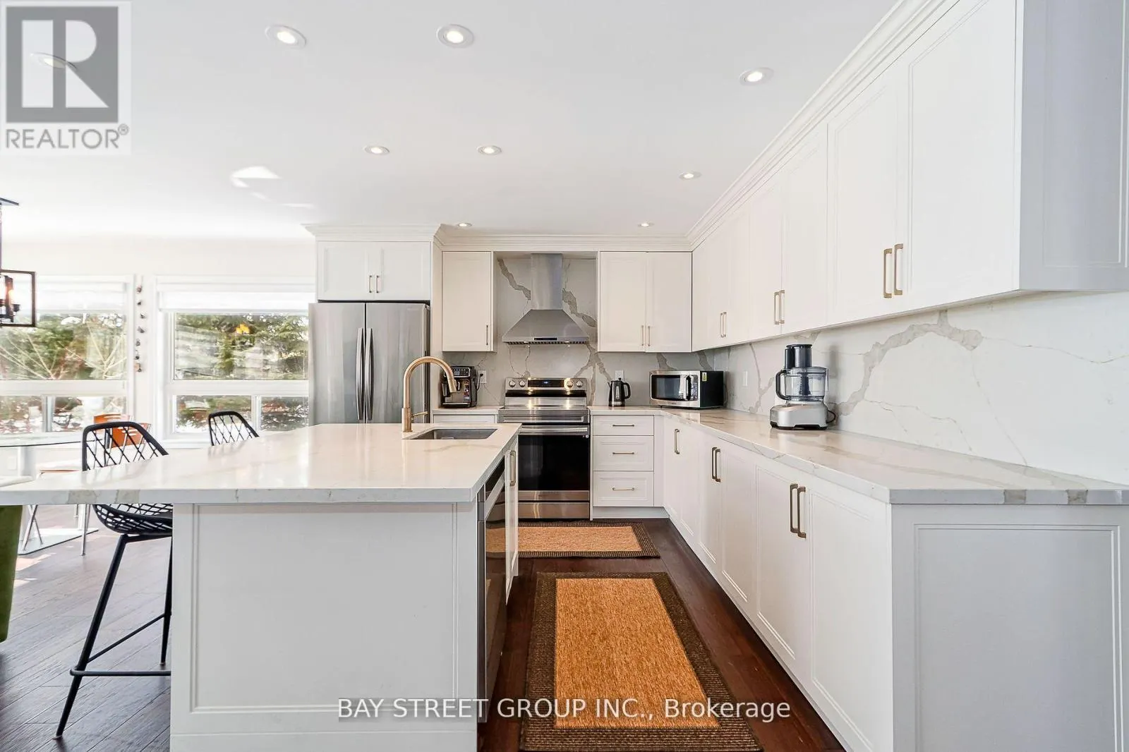 469 RAMBLEWOOD DRIVE