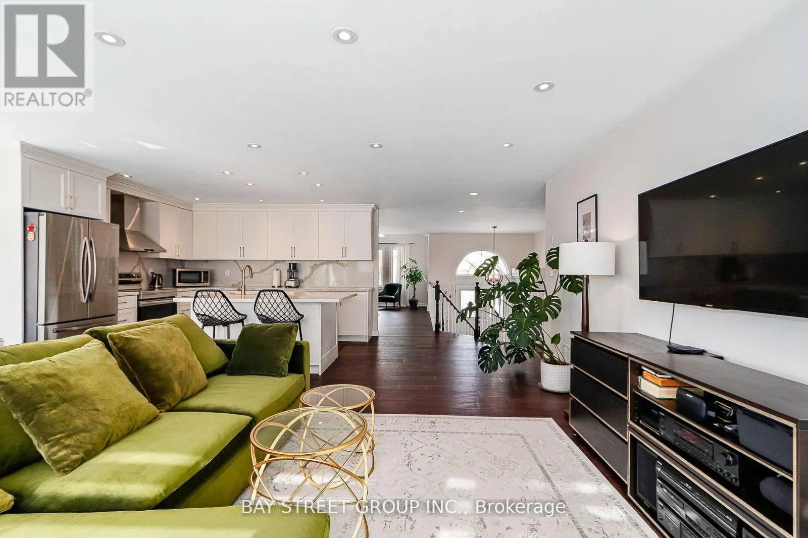 469 RAMBLEWOOD DRIVE