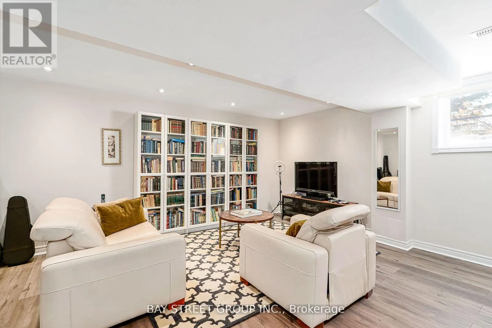 469 RAMBLEWOOD DRIVE