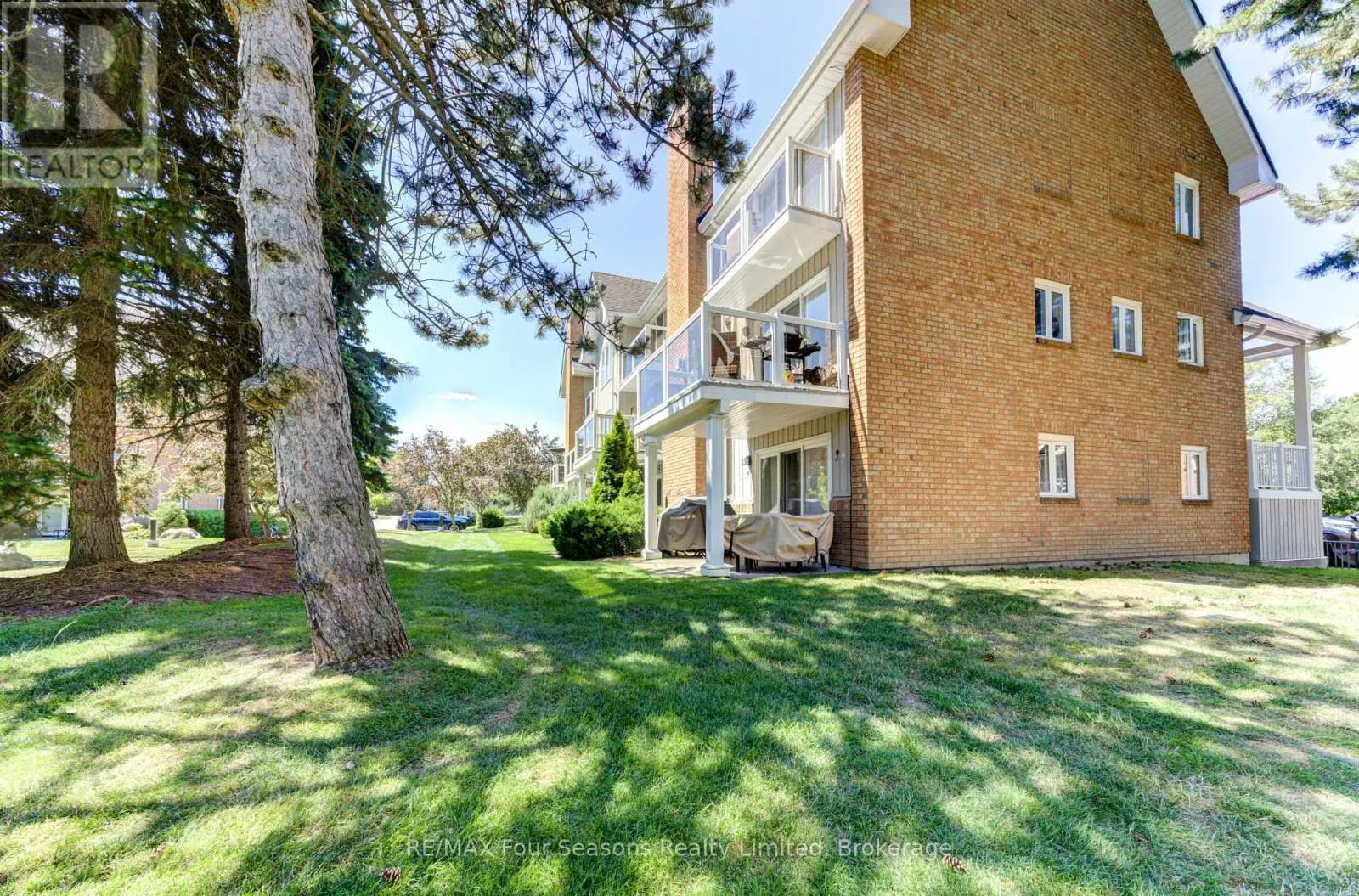 55 - 22 RAMBLINGS WAY, #55