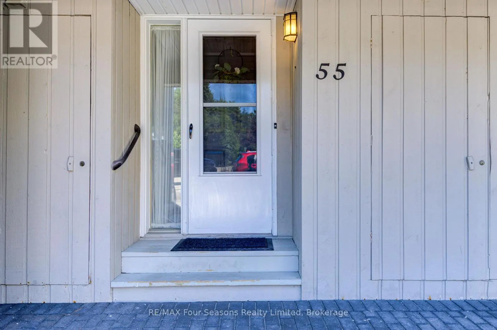 55 - 22 RAMBLINGS WAY, #55