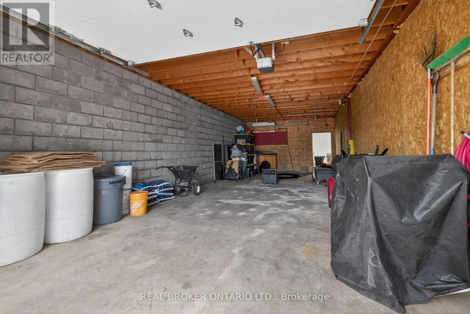 8 WESTMOUNT DRIVE S