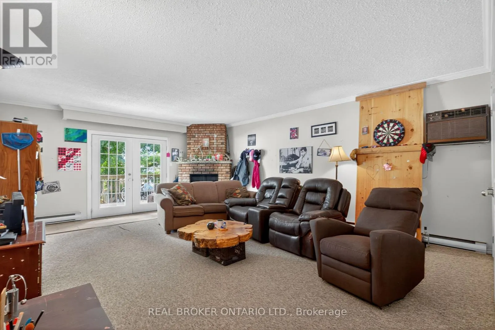 8 WESTMOUNT DRIVE S