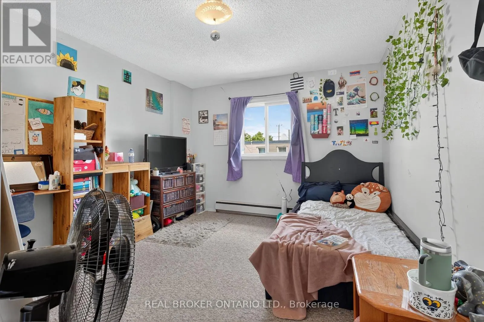 8 WESTMOUNT DRIVE S