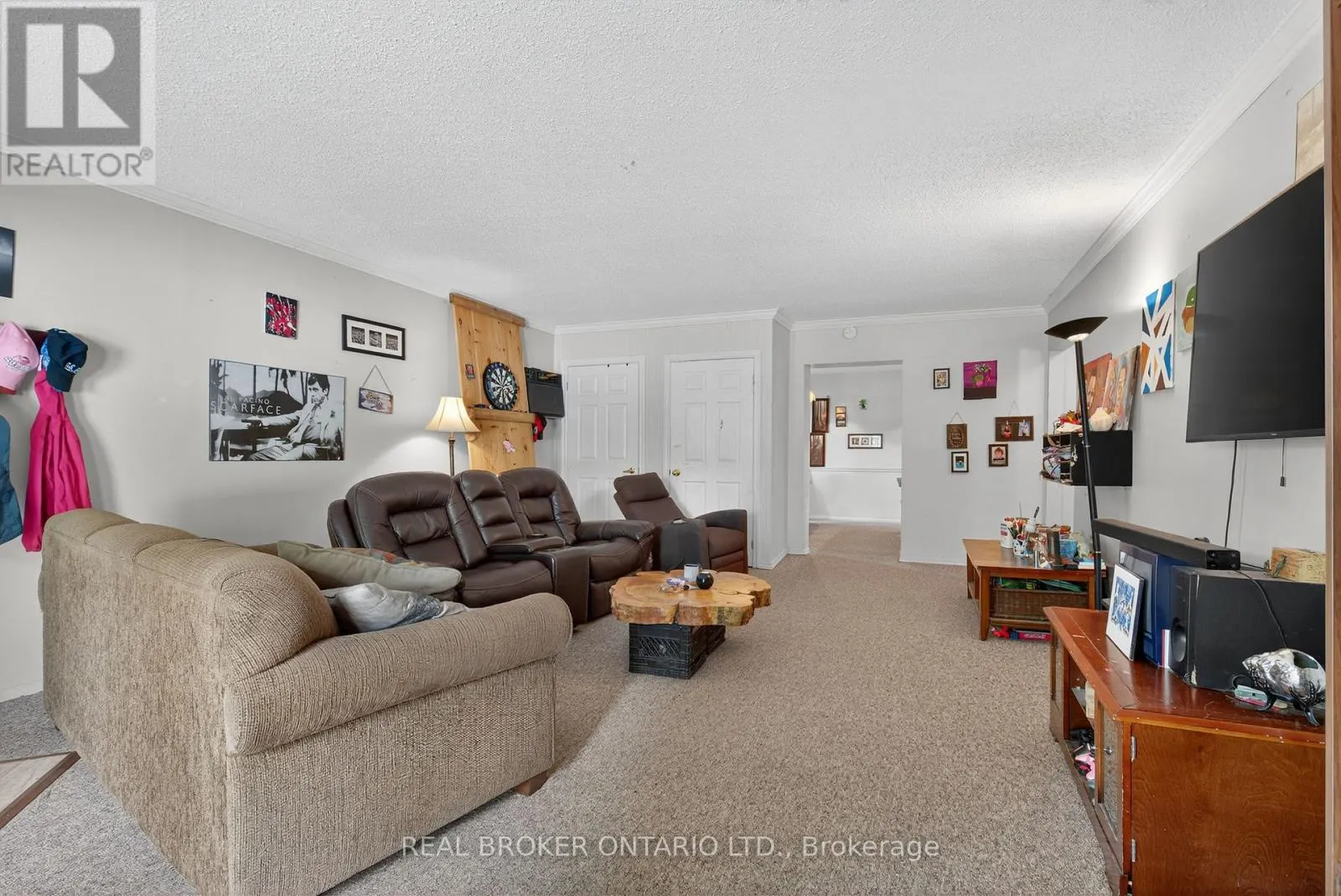 8 WESTMOUNT DRIVE S