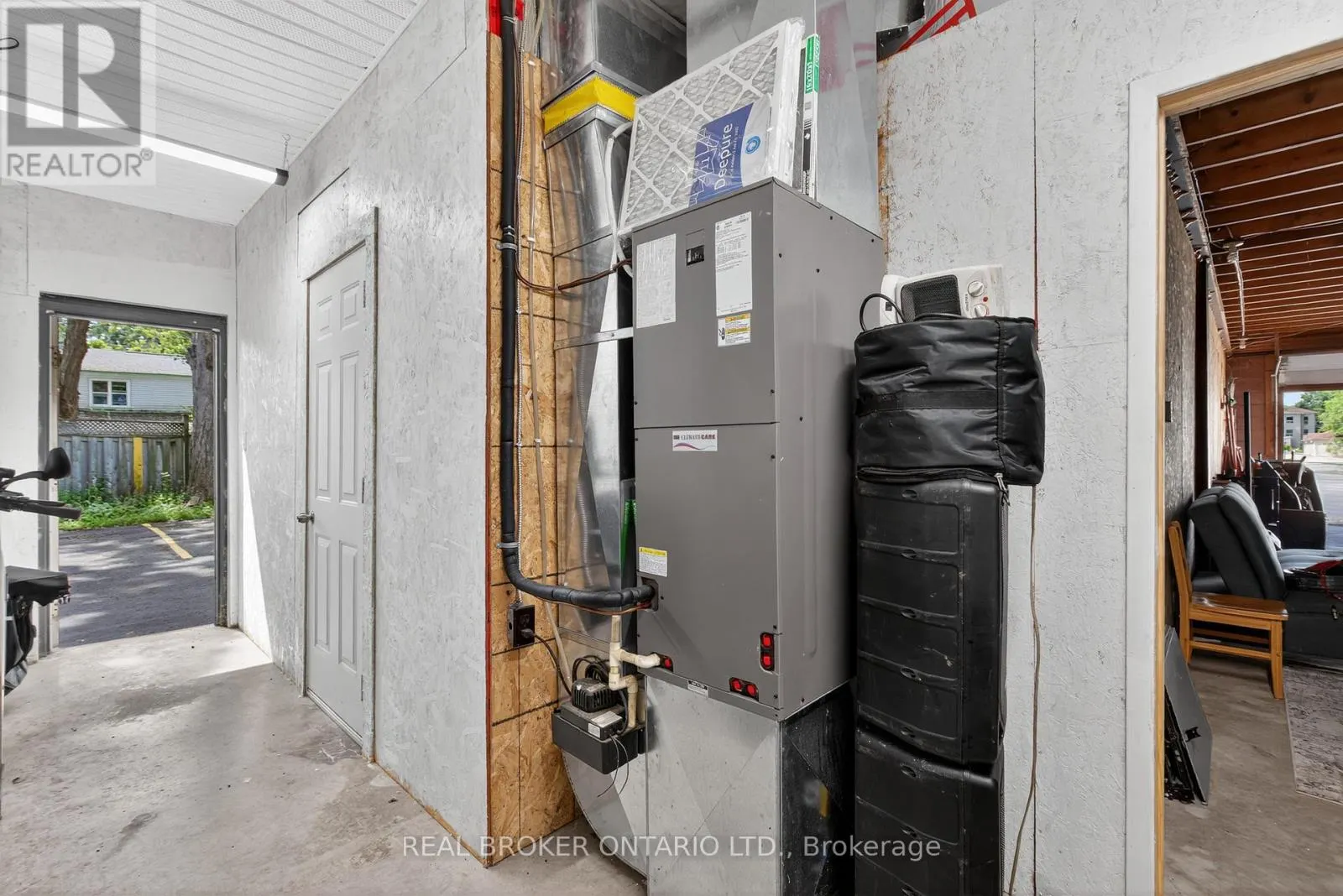 8 WESTMOUNT DRIVE S
