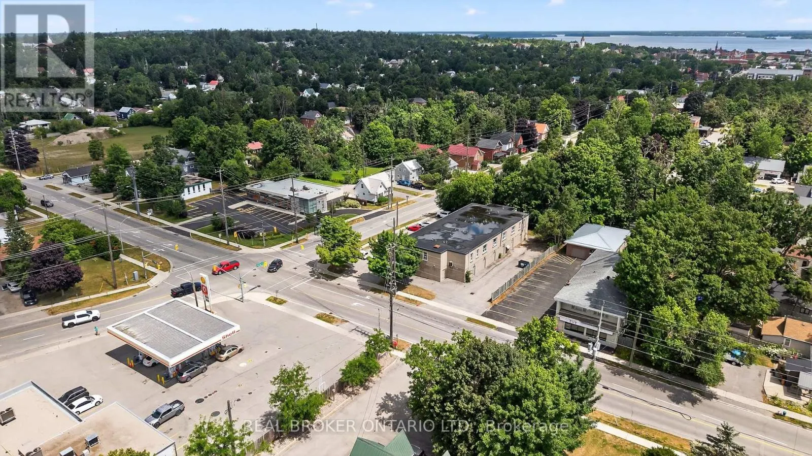 8 WESTMOUNT DRIVE S