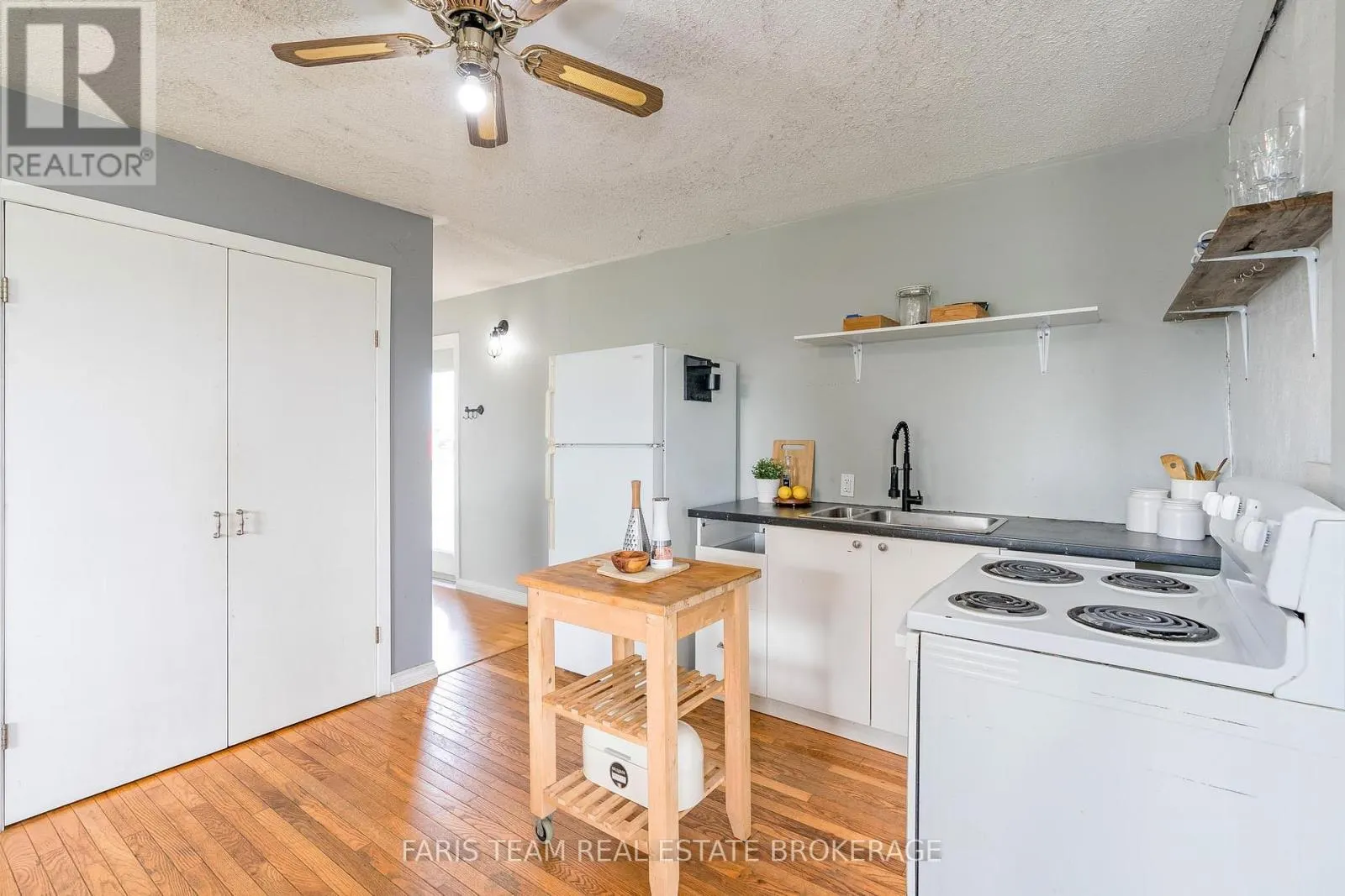 160 LAFONTAINE ROAD W