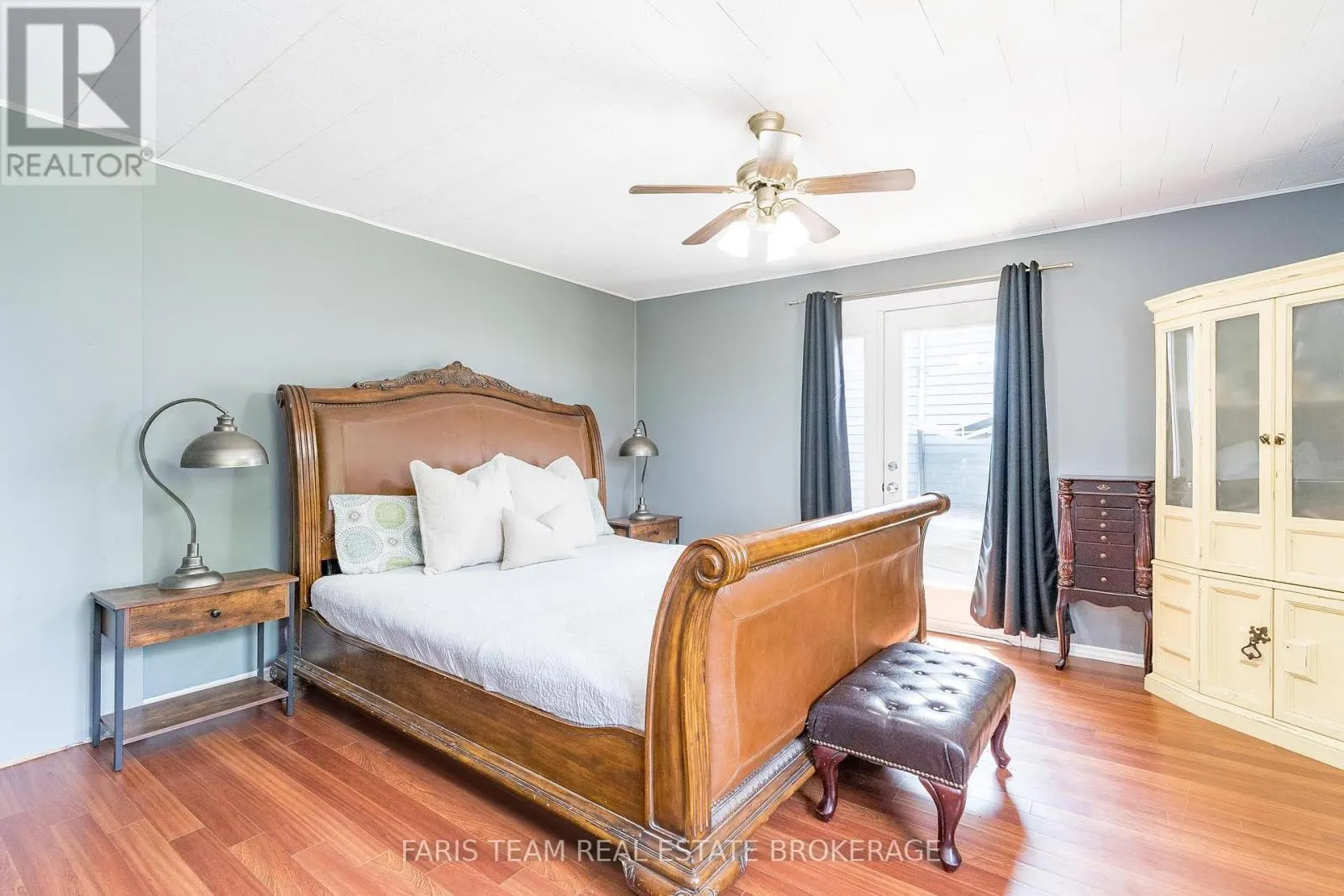 160 LAFONTAINE ROAD W