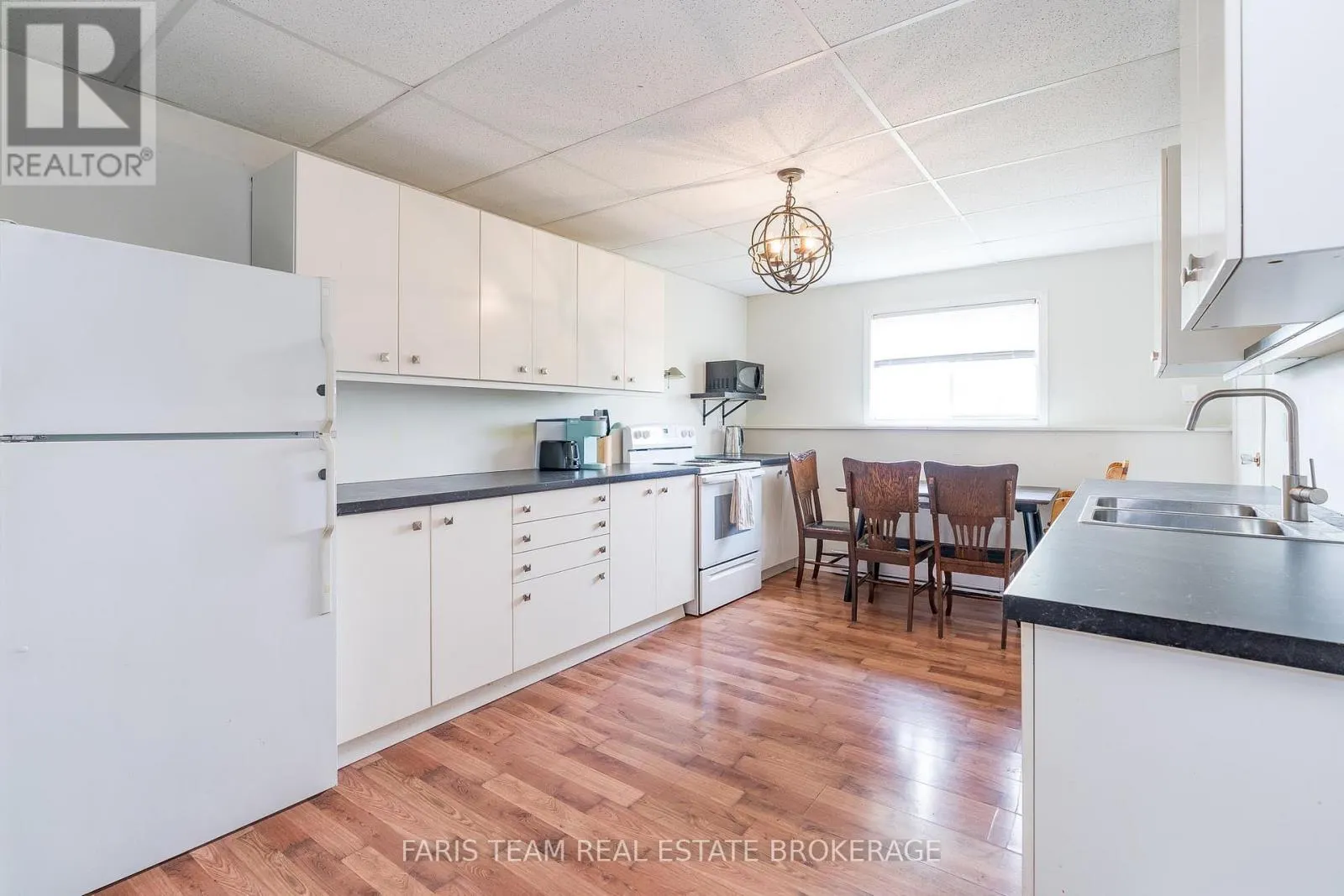 160 LAFONTAINE ROAD W