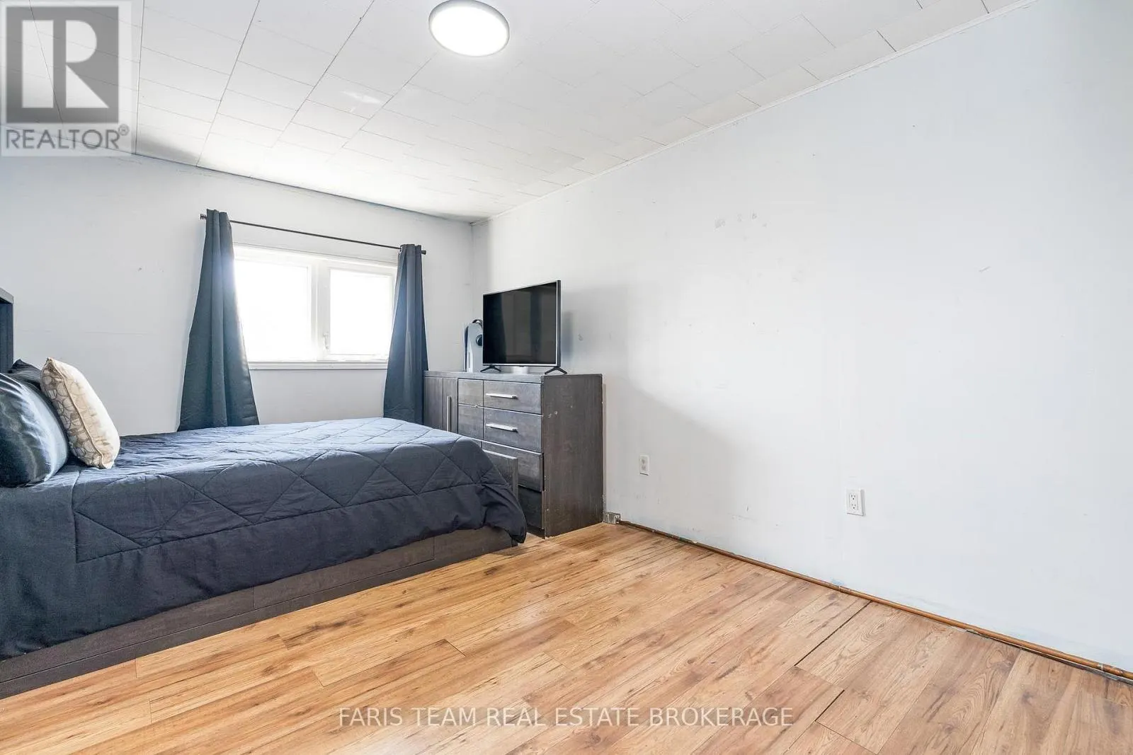 160 LAFONTAINE ROAD W