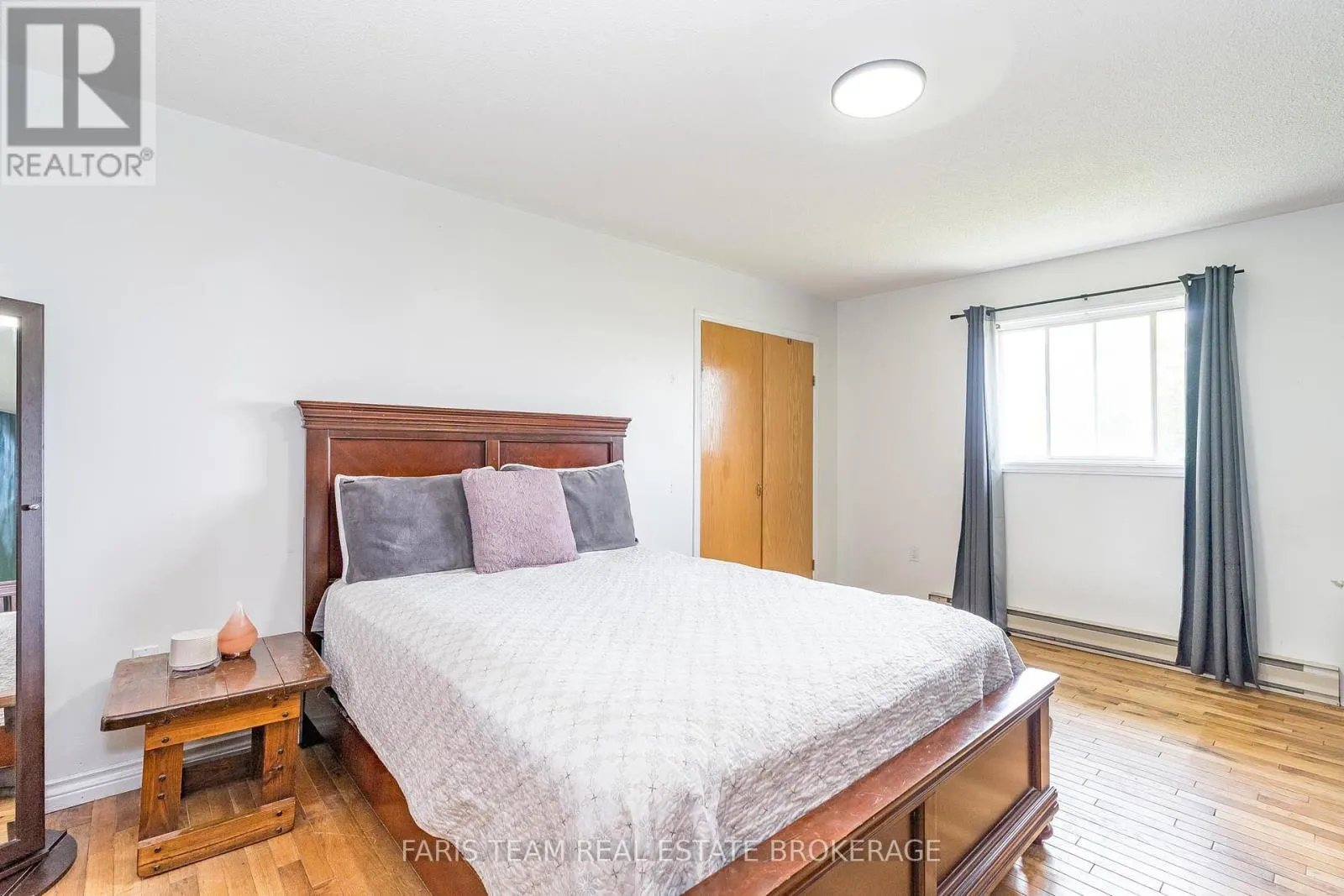 160 LAFONTAINE ROAD W