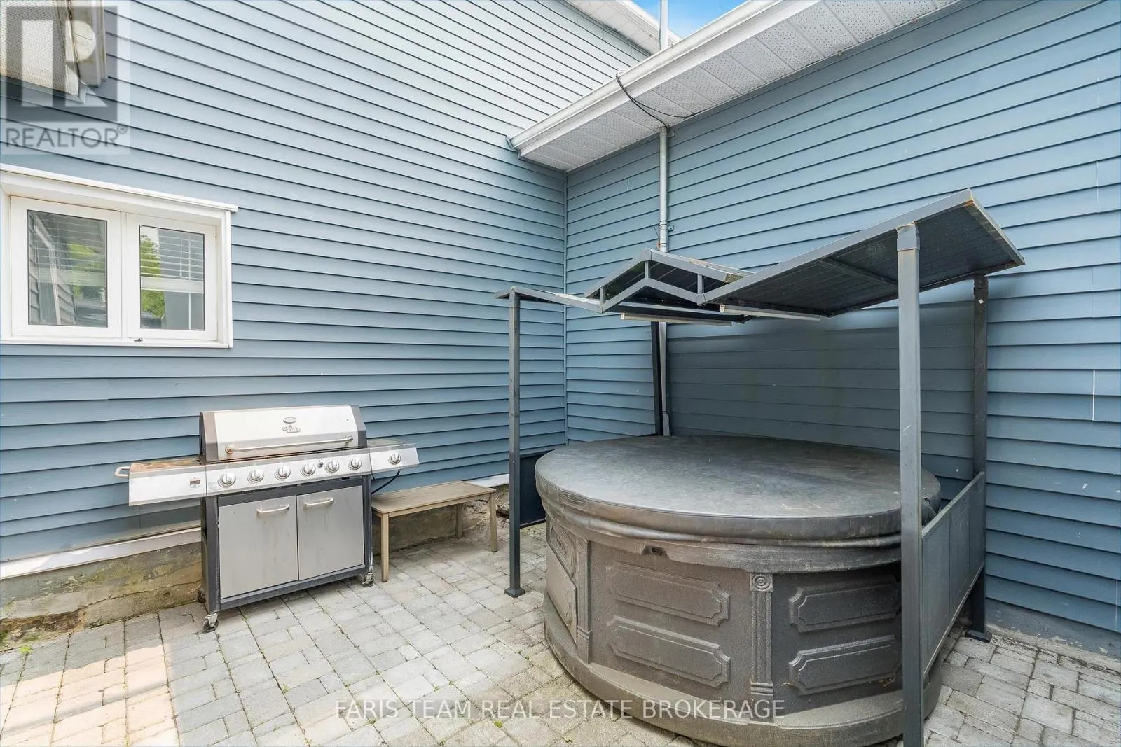 160 LAFONTAINE ROAD W