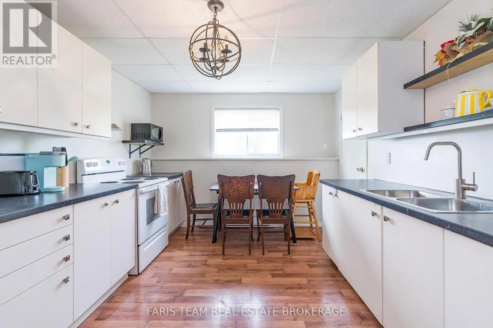 160 LAFONTAINE ROAD W