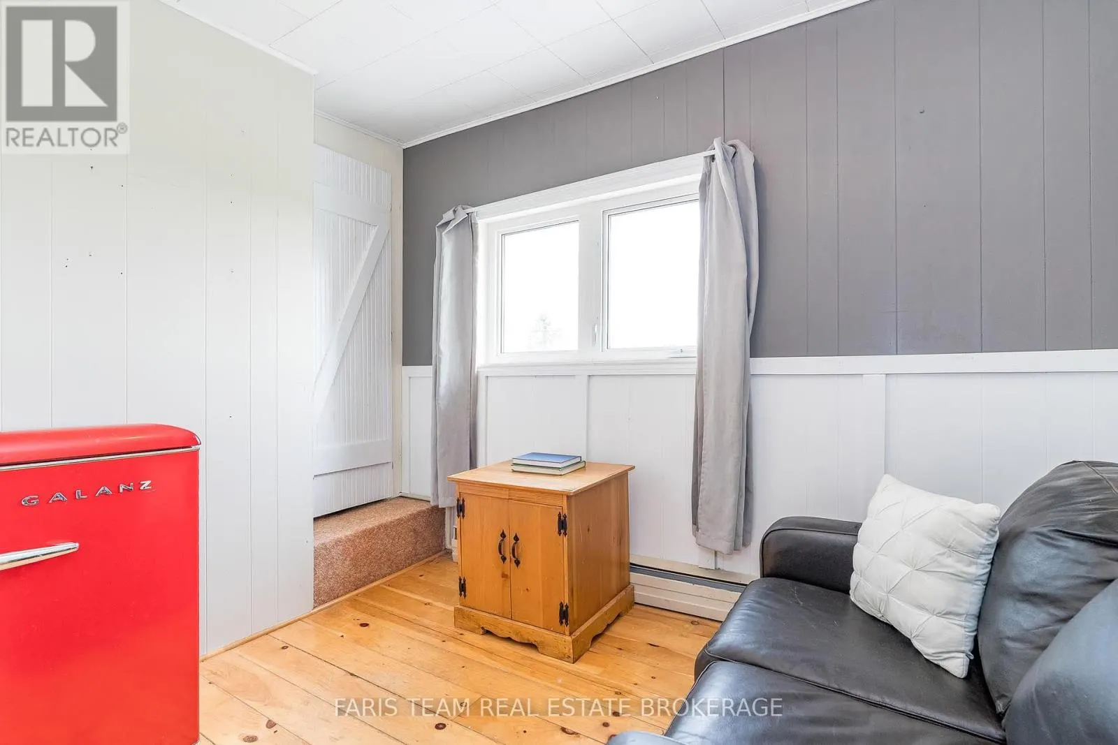 160 LAFONTAINE ROAD W