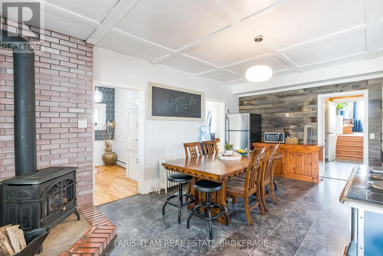 160 LAFONTAINE ROAD W