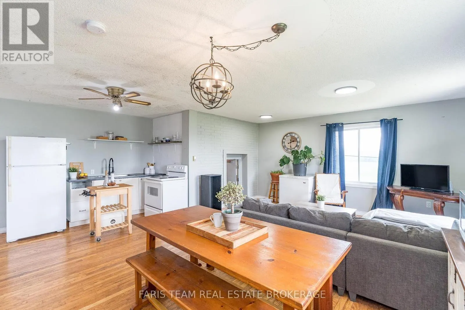 160 LAFONTAINE ROAD W