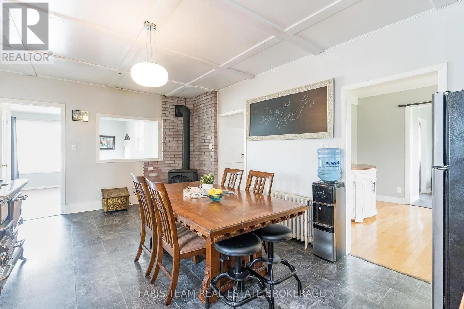 160 LAFONTAINE ROAD W