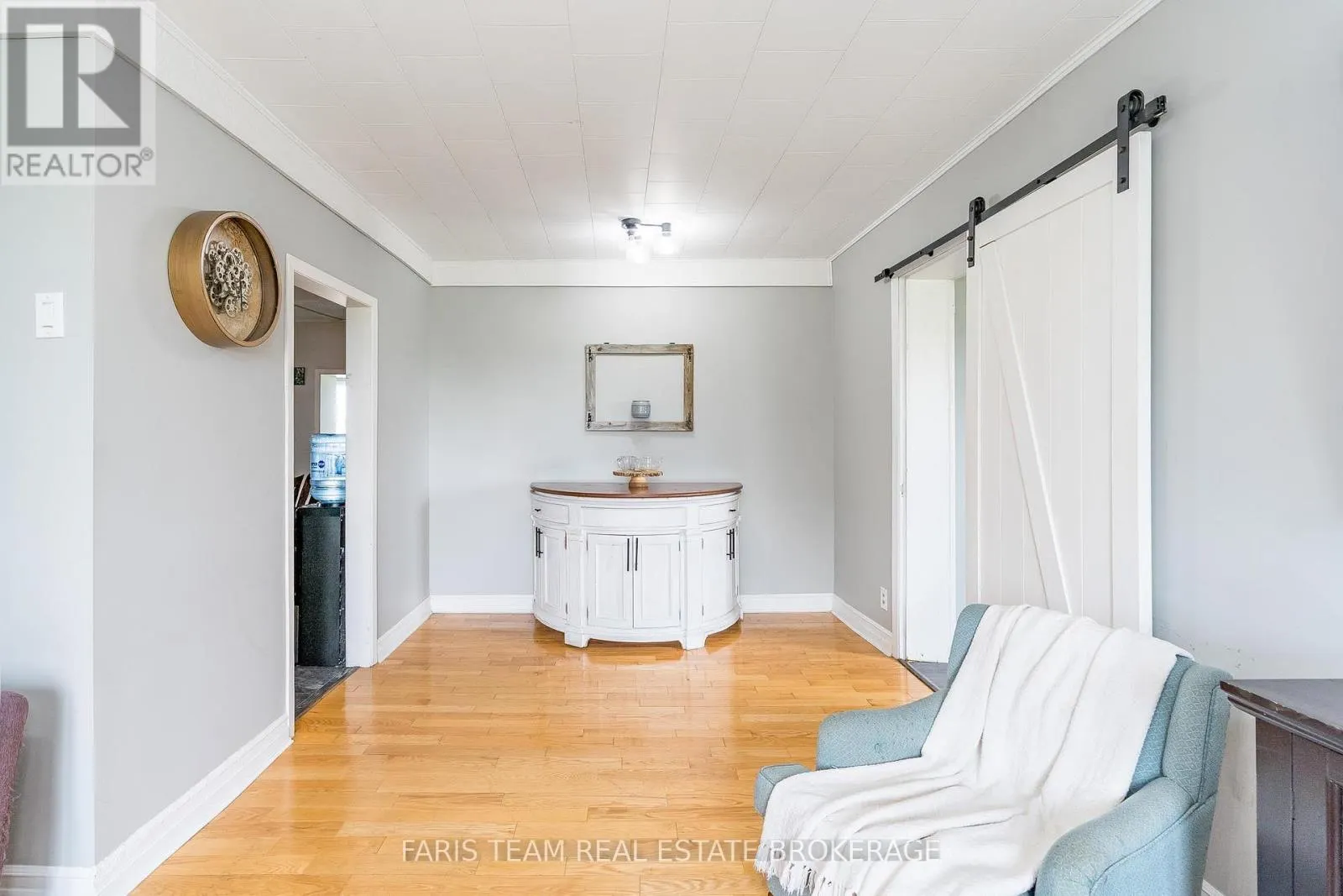 160 LAFONTAINE ROAD W