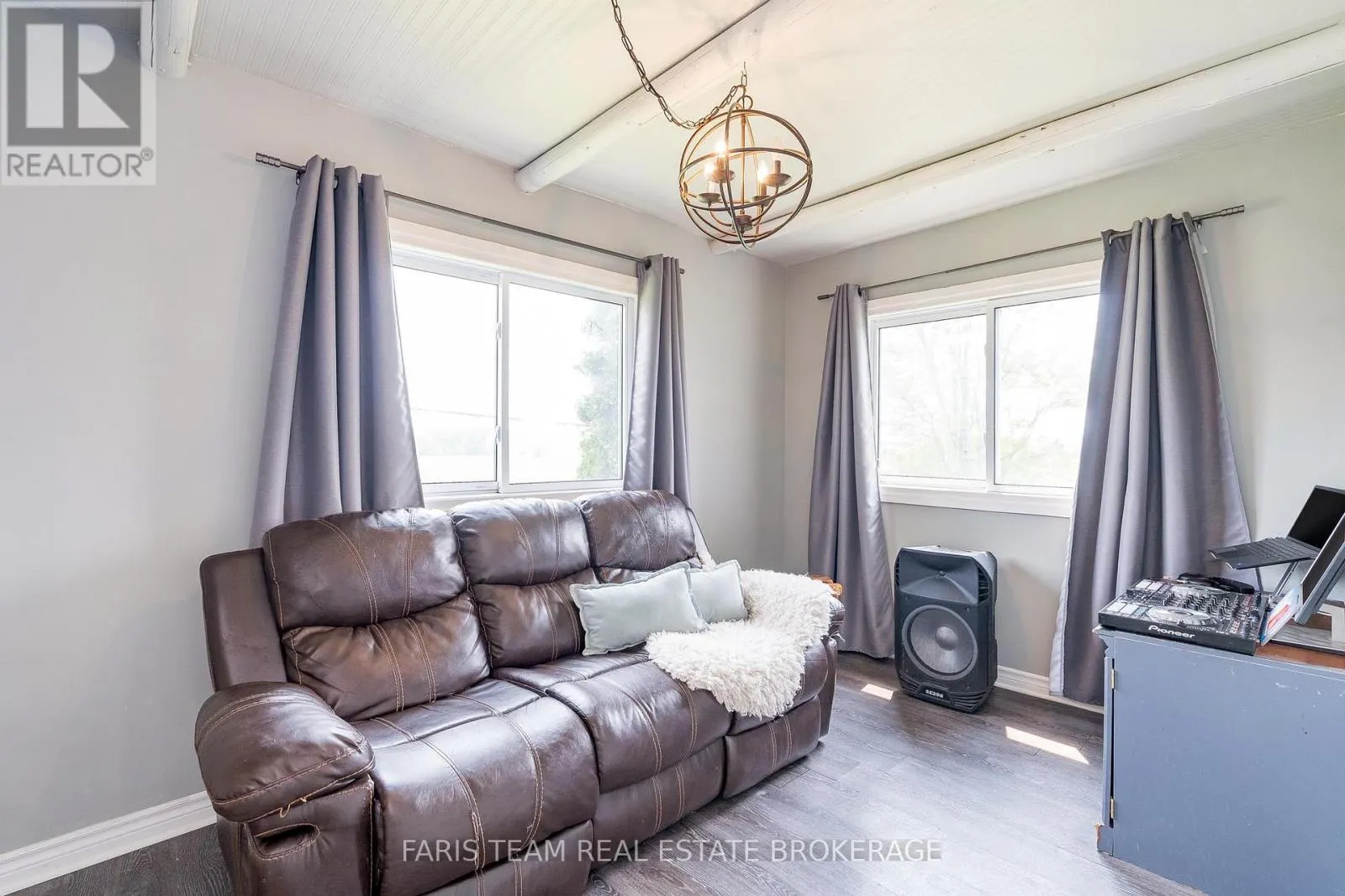 160 LAFONTAINE ROAD W