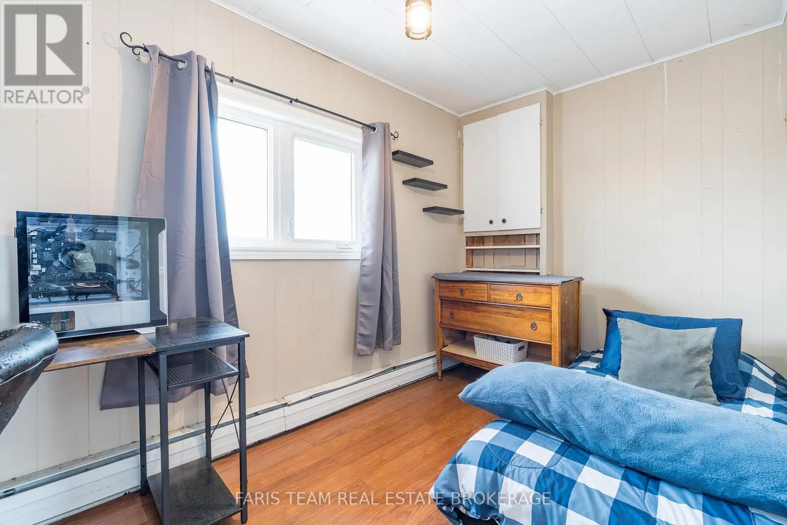 160 LAFONTAINE ROAD W