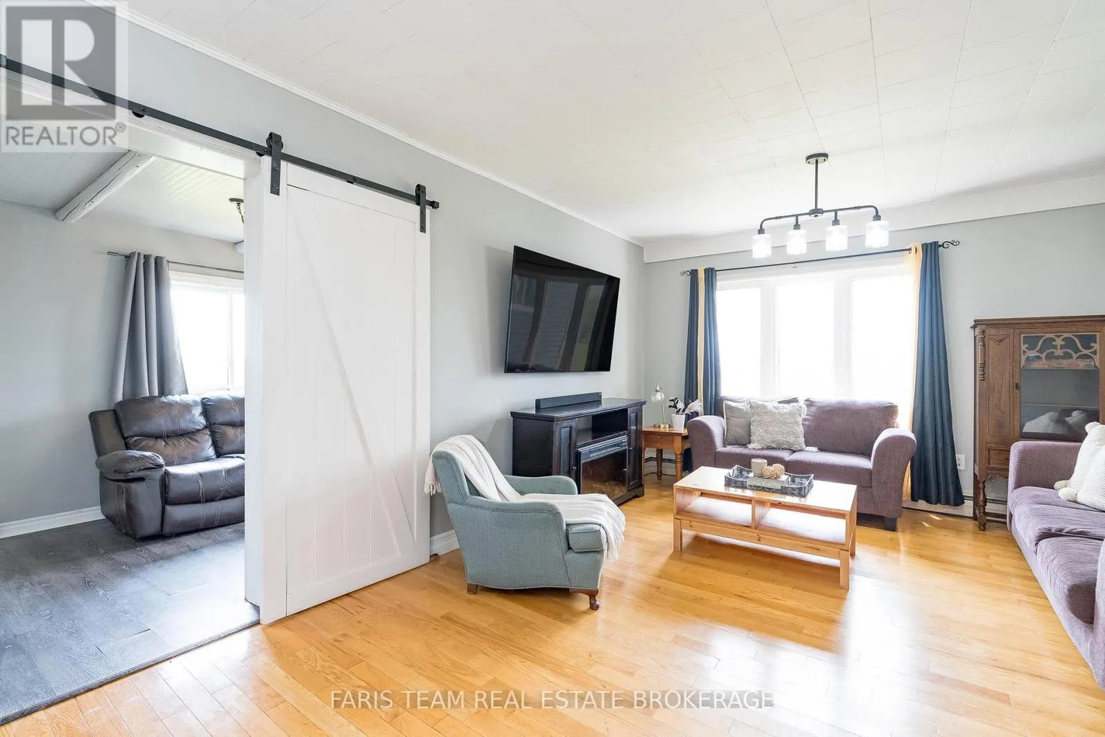 160 LAFONTAINE ROAD W