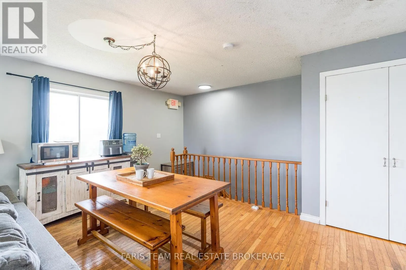 160 LAFONTAINE ROAD W