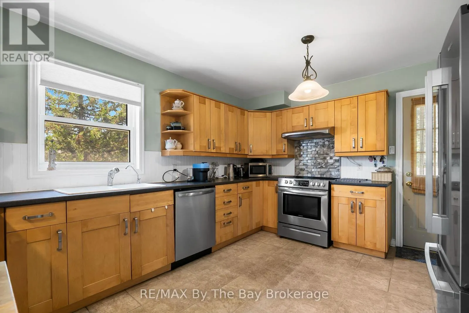 11 39TH STREET S