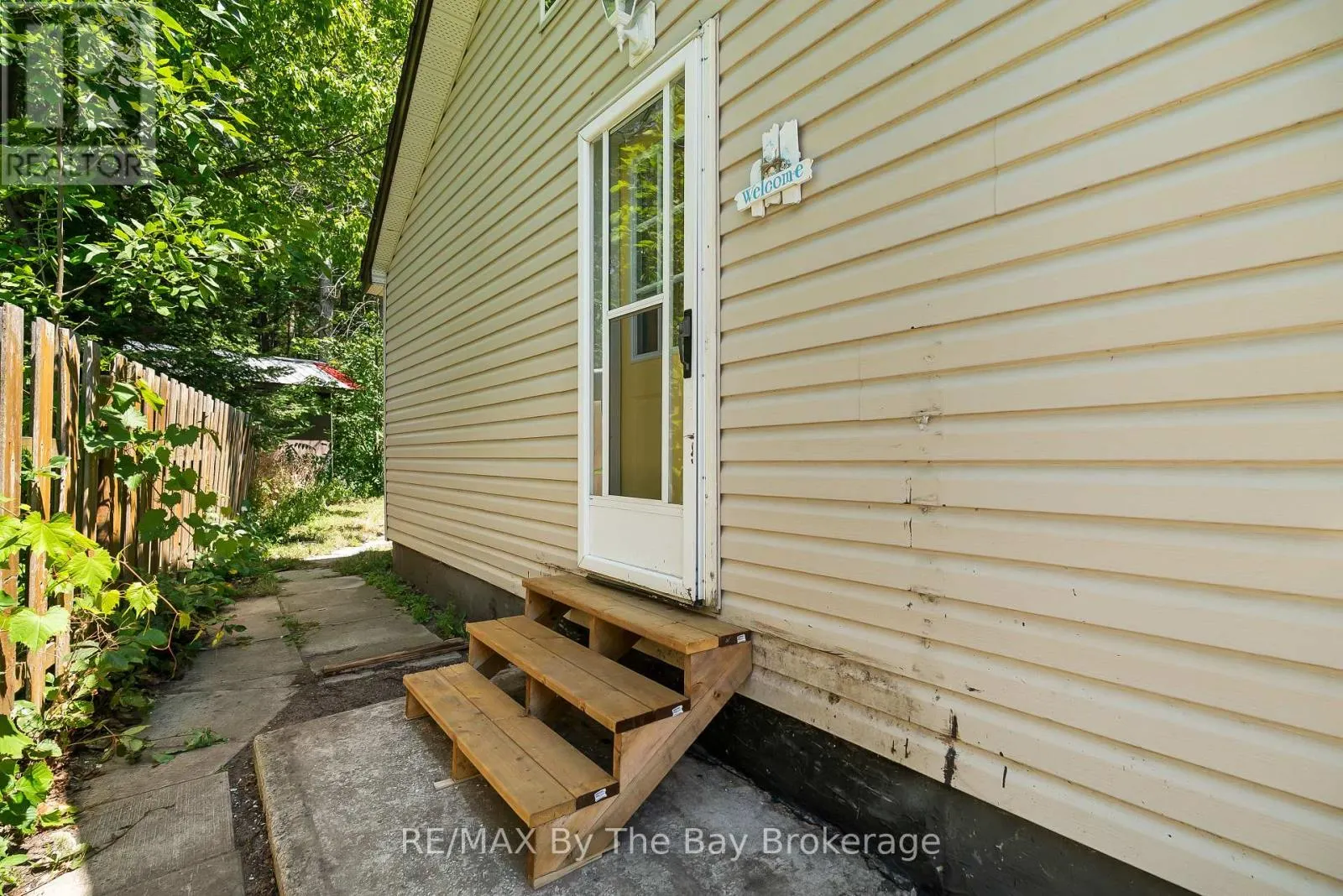 11 39TH STREET S
