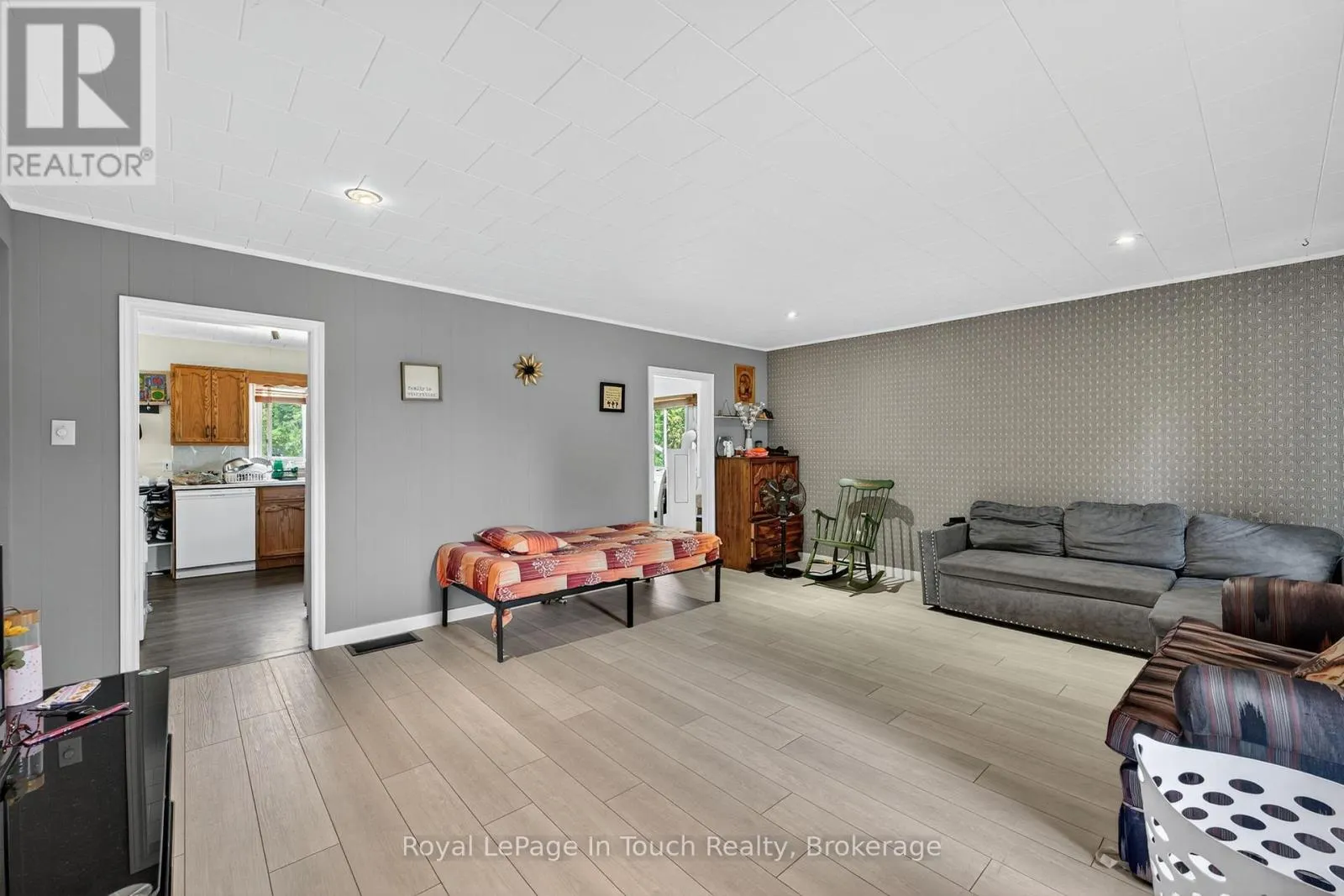 8906 COUNTY ROAD 93