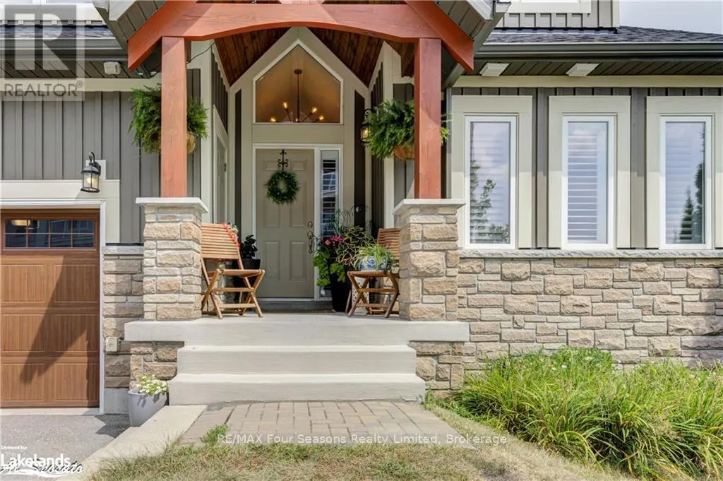 2 SPOONER CRESCENT