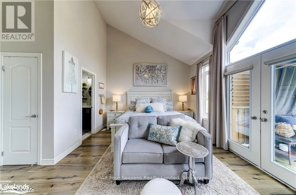 2 SPOONER CRESCENT