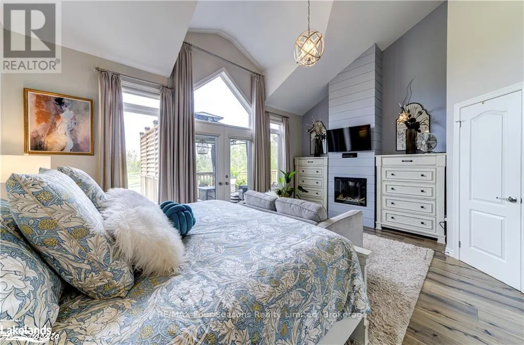 2 SPOONER CRESCENT
