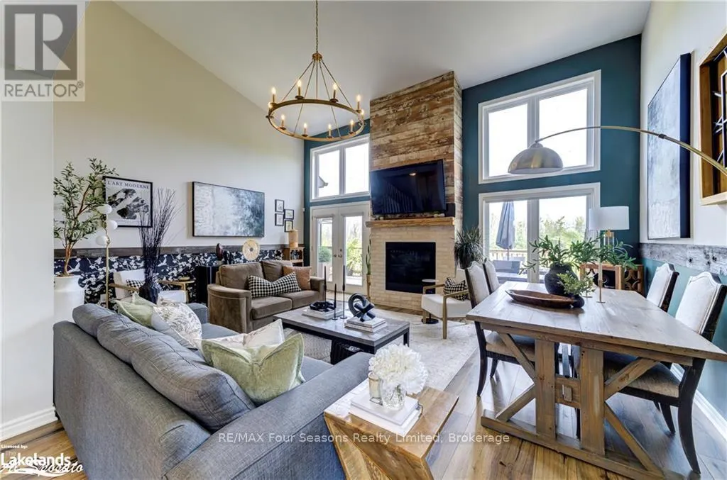 2 SPOONER CRESCENT