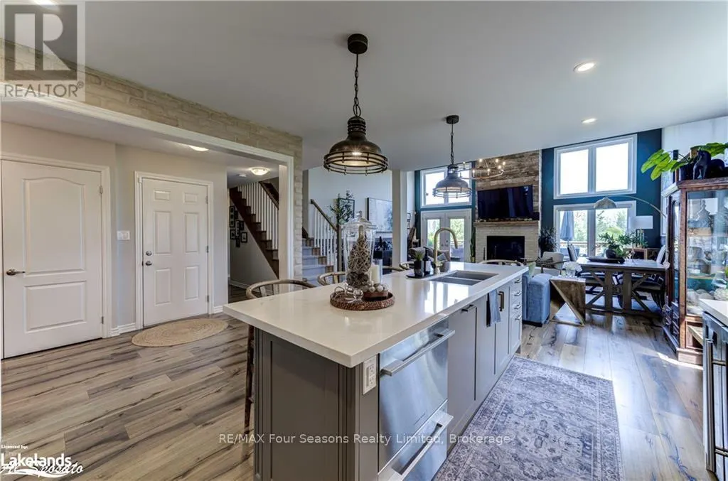 2 SPOONER CRESCENT